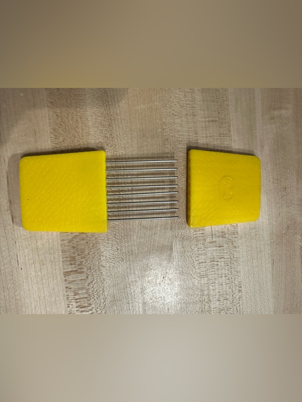 Goody Hair Comb Lift Pick Yellow plastic Storage Travel Case Metal Teeth Vintage